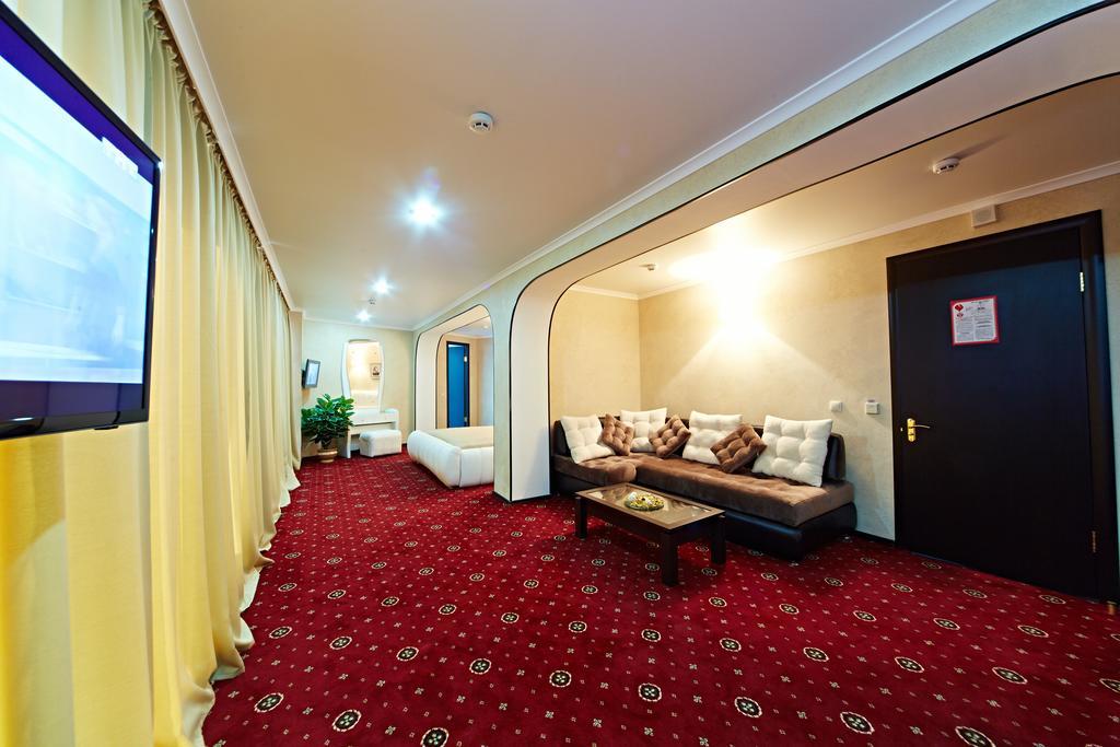 Bryansk Hotel ภายนอก รูปภาพ